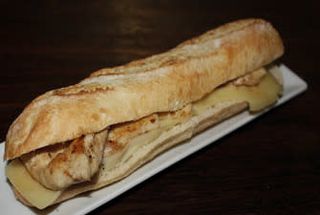 Bocadillo De Raxo Con Queso