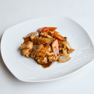 27 Pollo in salsa piccante