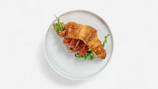 Croissant szynka parmeńska