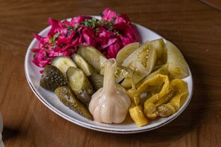 მწნილის ასორტი