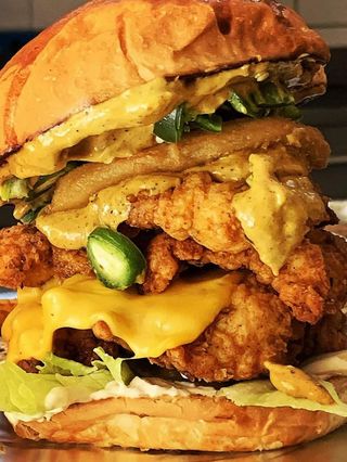 Двойно къри мадрас бургер (400гр)