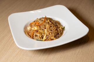 Spaghetti di riso con verdure