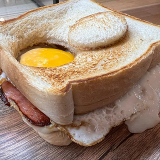 Sándwich Mixto Con Huevo