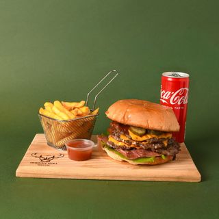 Hungry bull smash burger, pomfrit i Coca-Cola
