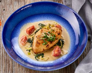 Куряче філе гриль зі шпинатом та томатами чері (290г)