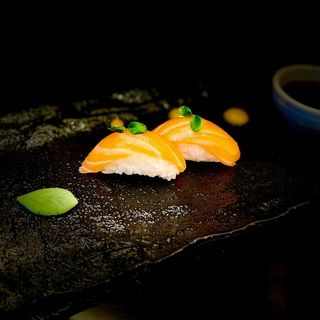 Nigiri De Salmón (2 Uds.)