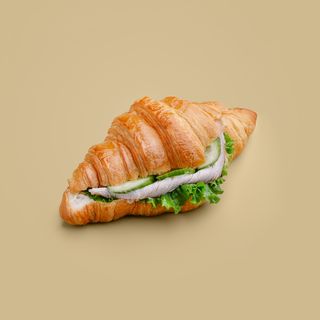 Круассан с куринной ветчиной