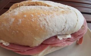 Bocadillo De Mortadela
