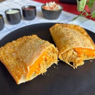 Pastel Frito de Frango com Cheddar