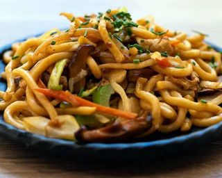 Yaki Udón Con Pollo