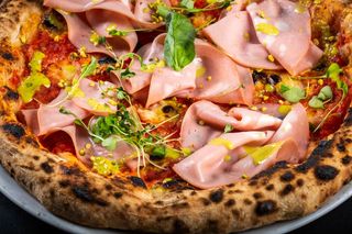 Pizza Pistacchio e Mortadella 