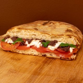 Schiacciata caprese (schiacciate toscane-cottura su pietra)
