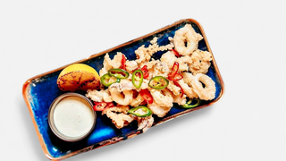 SPICY CALAMARI RINGS WITH LEMON-MINT SAUCE