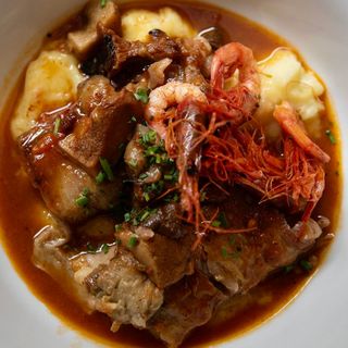 Manitas de ibérico rellenas de setas