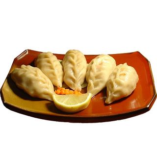 10.GYOZA CASERAS（5U）