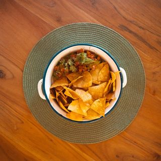 Guacamole Con Pico De Gallo Y Totopos