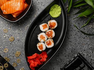 Макі з лососем (140g)