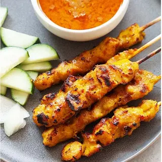 Pinchitos De Pollo Con Salsa De Cacahuetes