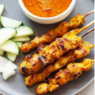 Pinchitos De Pollo Con Salsa De Cacahuetes