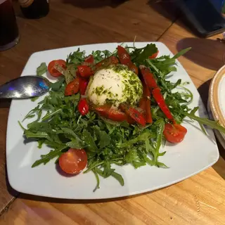 Burrata Con Pimientos Asados Al Jack Daniels