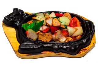 Курица на жаровне с овощами