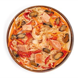 Udon cu fructe de mare