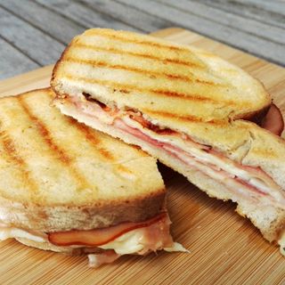 Tosta de Queijo ou fiambre