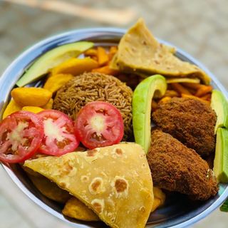LUSANIYA 4PPLE-Chips,pilau,chicken,Beef,sausage,chapat,gravy