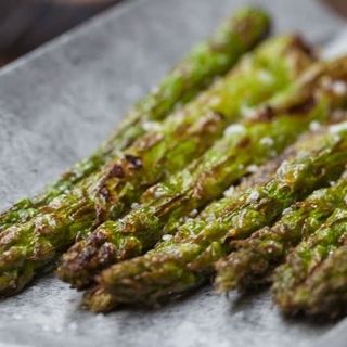 Espárragos trigueros a la parrilla (porción)