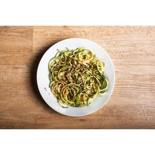 Soba di zucchine saltati