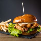 Хрупкаво пиле бургер (420 гр)