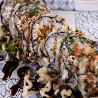Futomaki Tempurizado de Langostino, Aguacate y Queso