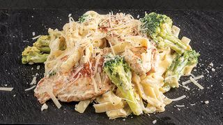 Талиатели с пиле и броколи (390г)