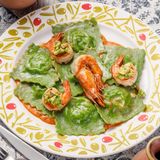 Равиоли со шпинатом, рикоттой и креветками /Ravioli cu ricotta,creveti