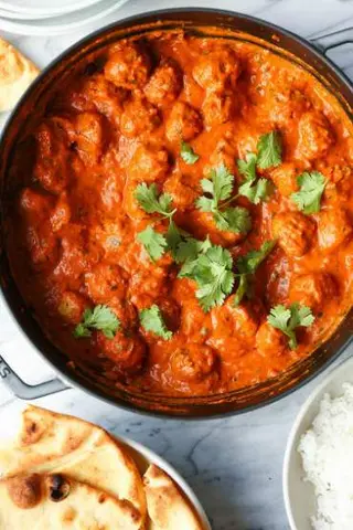 Butter Chicken + Riz À La Vapeur + Naan Nature
