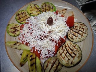 Селска салата (400г)