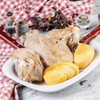 ხბოს კანჭი და ბეჭი მოხარშული კარტოფილით (2 კგ)