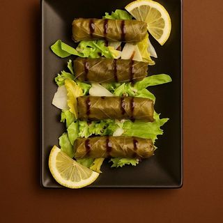 Hojas de uva rellenas (Yalanji)