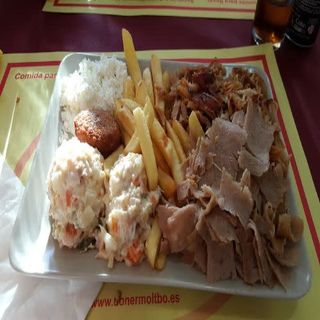 Doner En Plato Combiando Con Ensaladilla Rusa De Ternera