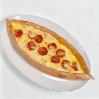 Pide salame piccante e uovo