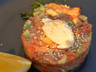Тартар із лосося / Tartare di salmone (250g)