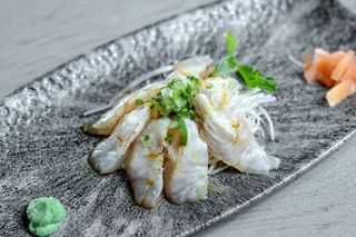 Dorada Con Aceite De Trufas Y Huevas De Pescado