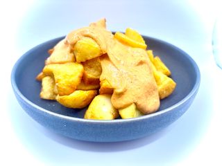 Ración de patatas bravas