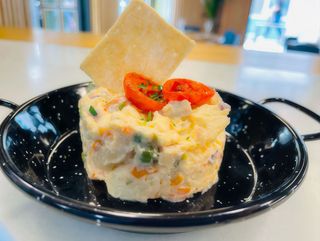 Ensaladilla de langostinos y atun