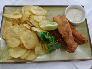 Fish & chips cu sos wasabi