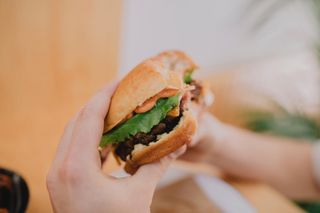 Burger Japanish Con Boniatos Fritos