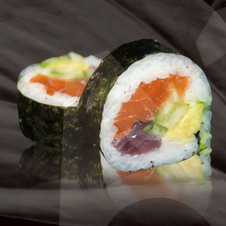 105. Futo de salmón (5 piezas)