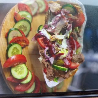 Bułka Betti z mięsem mieszanym