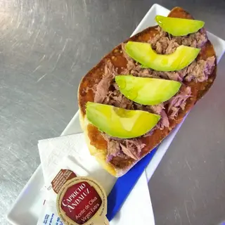 Tostada De Atún Y Aguacate