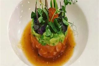 T4. Tartar salmone speciale